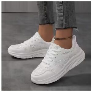 Women's Fashon Sneakers NWT